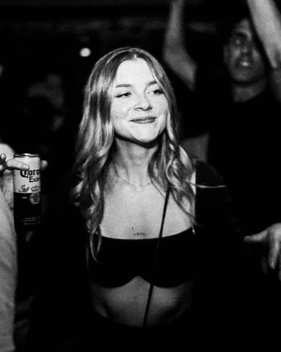 Emily__Alex97's tweet photo. On to 25th in my life situation 

#birthdaybash #instagood #emilyalex #modellife #insta #fashion #Influencer #USA #freelancer #models https://t.co/sU78sCo4YB