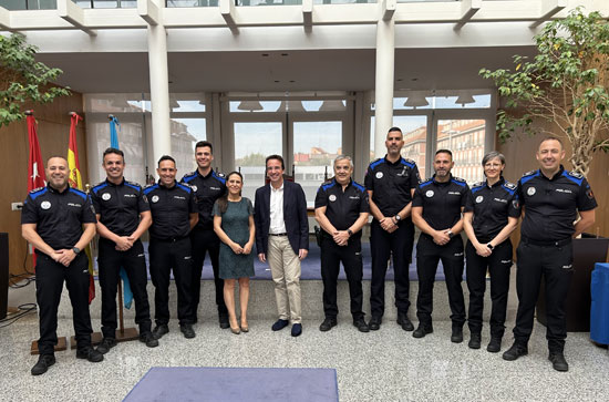 #LEGANÉS Toman posesión ocho de los 40 nuevos agentes de la Policía Local de Leganés acortar.link/yYB8V7