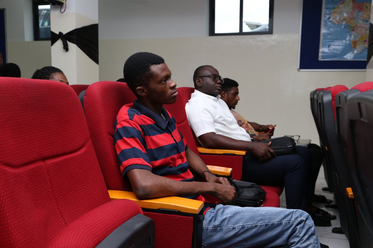 openlabsgh's tweet photo. Last Friday, on August 25th, the Placement and Internships Department held another series of #timewithamentor
The session taught students the difference between a resume and CV and how to build a winning resume for a job and for a successful career in tech.
Thread..... https://t.co/DJgotj3SIj