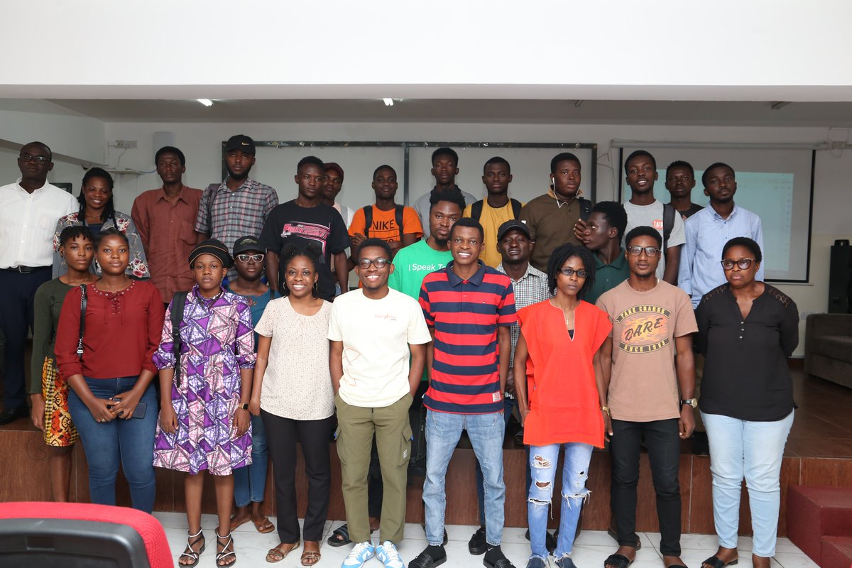 openlabsgh's tweet photo. Last Friday, on August 25th, the Placement and Internships Department held another series of #timewithamentor
The session taught students the difference between a resume and CV and how to build a winning resume for a job and for a successful career in tech.
Thread..... https://t.co/DJgotj3SIj
