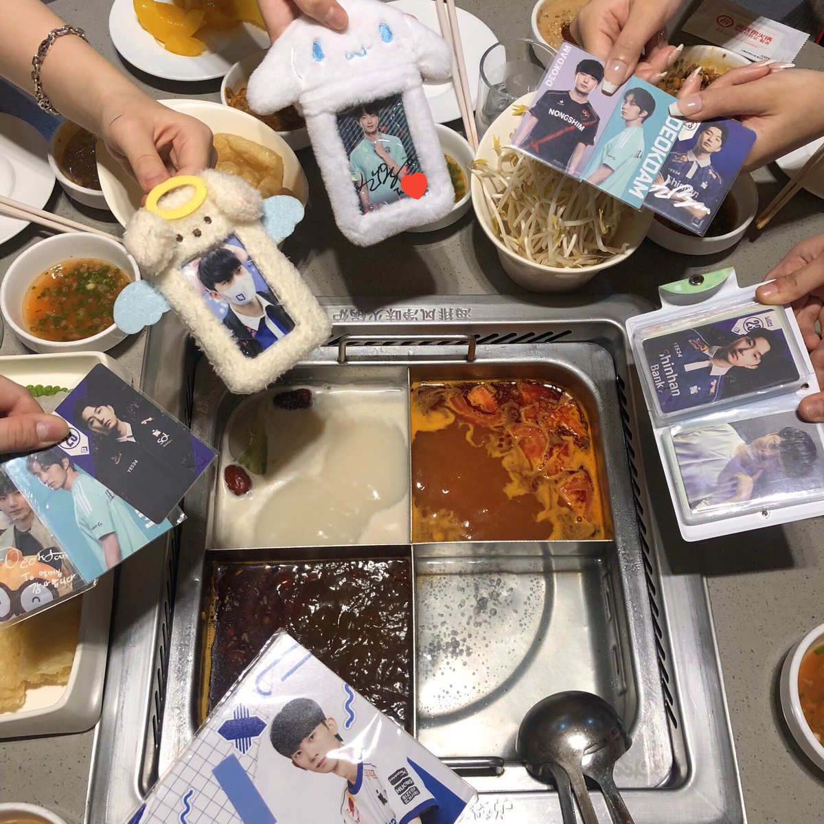 📍대학로 하이디라오

수많은 덕담 사이에 피어난 세탭…
하지만 훠궈는 아름다운 맛이었어요

#어세탭아맛집이야
#머길아머거바
#덕메추
#쇼메추