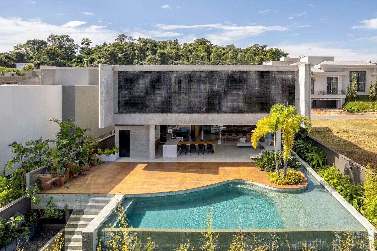 ArchDaily's tweet photo. The integration between the living room, the dining area, the gourmet area, and the swimming pool in the Pleated #House results in a harmonious fluidity that transcends the boundaries of the #interior and exterior. https://t.co/iLA8hclKtq https://t.co/ki6k3USPVV