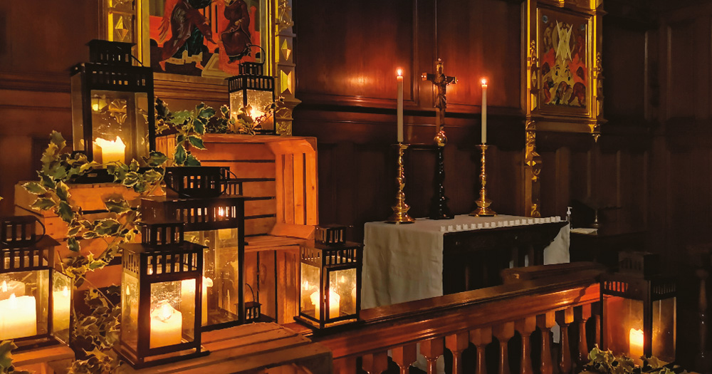 CharterhouseEC1's tweet photo. 🍁Join us this Autumn at a Choral Evensong in our beautiful Jacobean Chapel at 5.30pm on the following dates: 

Solis Choir  - Sat 16th Sept.
Coro 42 Choir – Sat 23rd Sept.
Thames Chamber Choir – Thurs 5th Oct
St Paul’s Choristers – Wed 11th Oct. 🎶 https://t.co/AETxv5h5dK