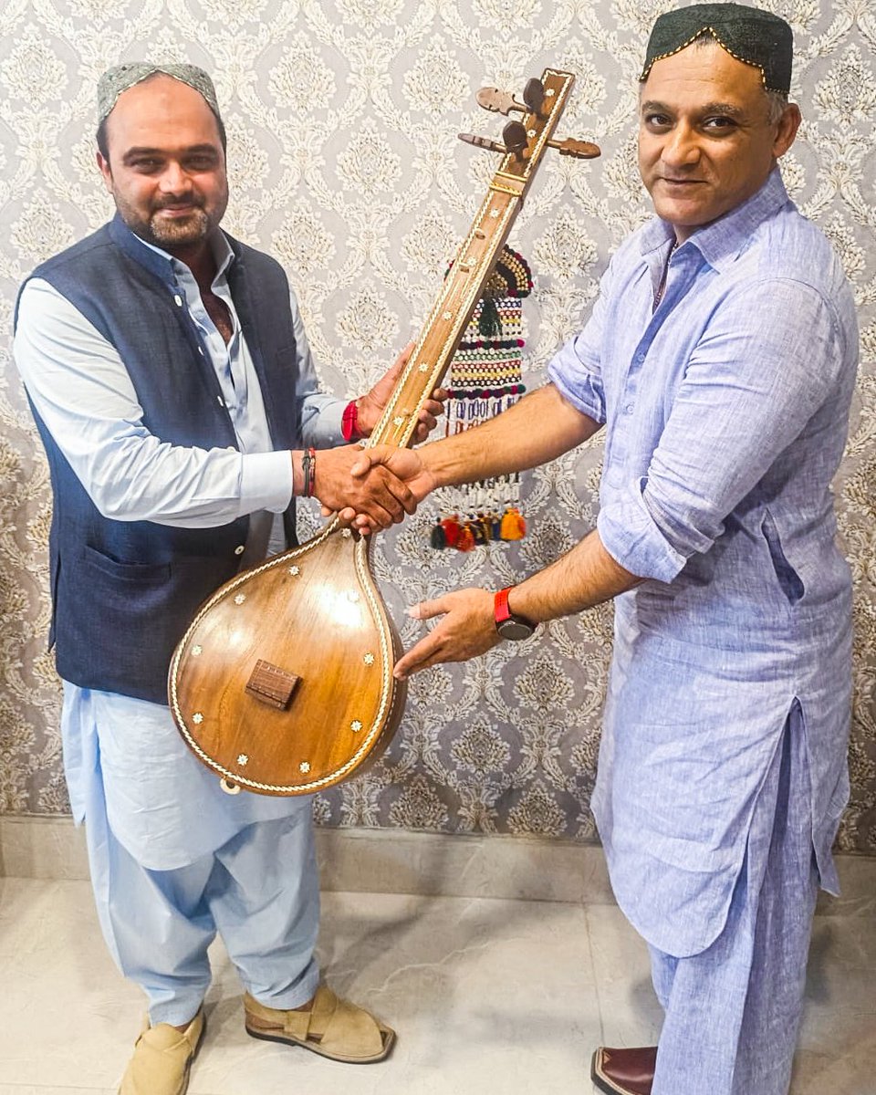 Received a gracious gift from our esteemed Culture Minister Dr. Syed Junaid Ali Shah – This Tambura symbolizes not just the beauty of music but also the harmony of our friendship. #bhitshah #tambura #bhitshahmela #drjunaidalishah #SarfrazAkbar #karachi #sindh #pakistan🇵🇰