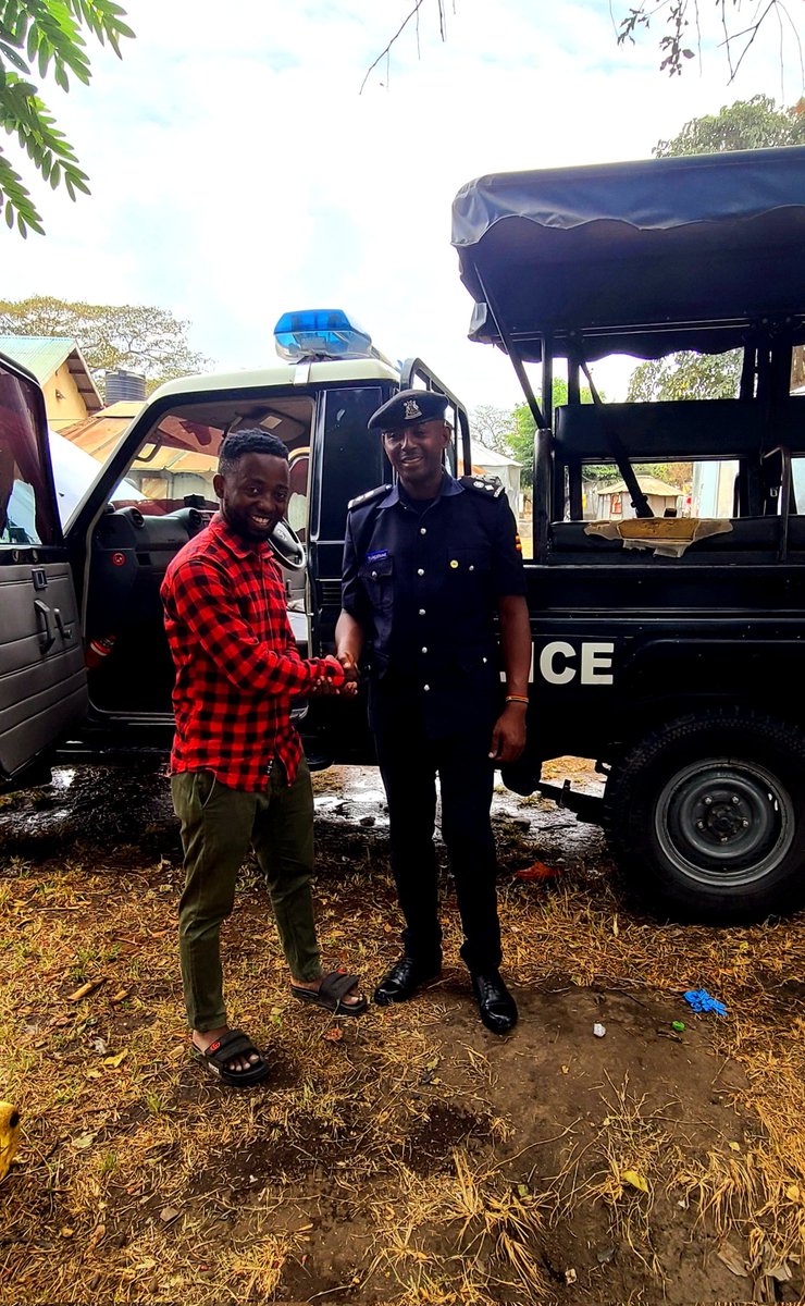 Freebornsula's tweet photo. It's a pleasure working with you comrade Tumushime Nelson@RwenzoriEastspokesperson https://t.co/MCi0UMFUab