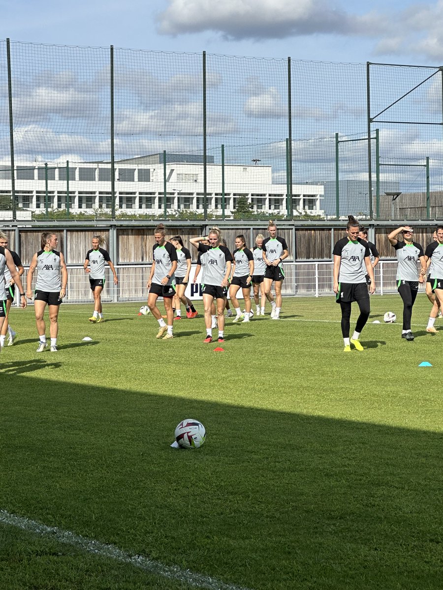 AgenceAXAIntl's tweet image. ⚽ Fantastic to see @LiverpoolFCW in France. Well done to all involved

#DreamsHaveNoGender #YNWA  #axa #OfficialTrainingKitPartner