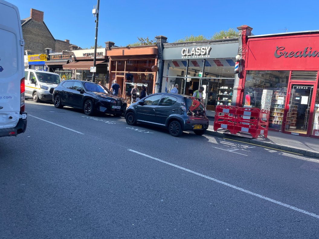 RuthMayorcas's tweet image. The reason pple allegedly cannot #park in TurnhamGreenTerrace #Chiswick is not cos of no space but shopowners who use #loadingbays #parkingspaces all day. And it&apos;s horrid to #walk #cycle cos of unregulated #deliveries.
@LBofHounslow
@SalmanShaheen