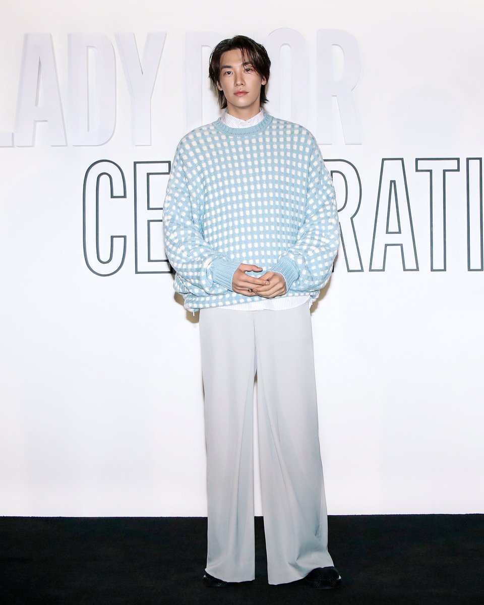 Zoom in on the details at the #LadyDior Celebration exhibition in Seoul, where House ambassador and actor Haein Jung, joined by actors Hwang In Youp and Kim Young-Kwang, all command the spotlight in #DiorWinter23 by Kim Jones. Follow on.dior.com/lady-dior-cele… for more.