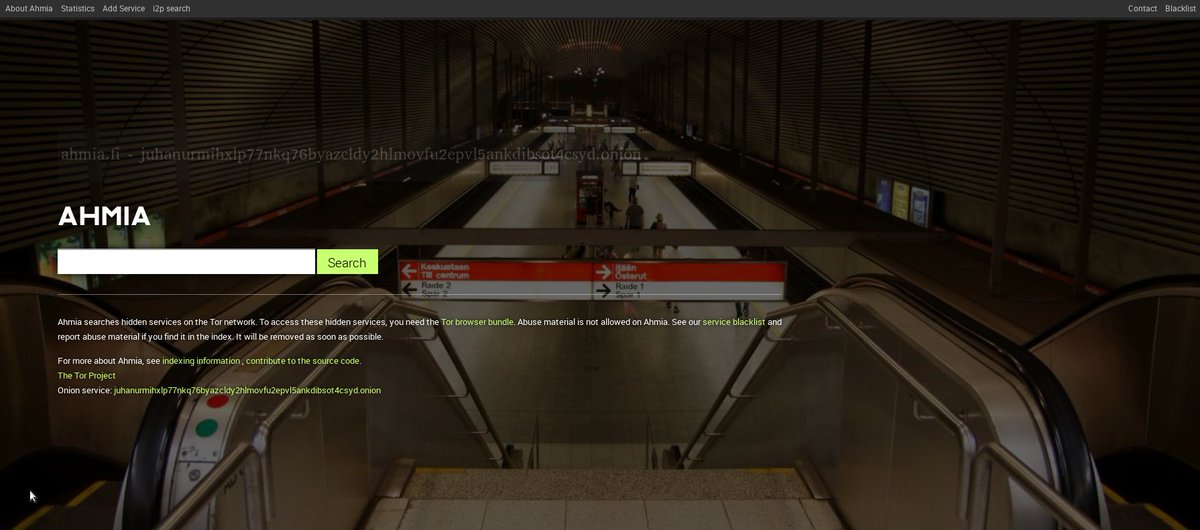 MarcosCuadraRam's tweet photo. Si quieres buscar contenidos en la Deep web no hay mejor buscador que #Ahmia, es el mas completo.

Igualmente no debemos olvidar la GRAN DIFERENCIA entre el hosting de internet registrado por #Google y el de las webs en TOR. Y es que mientras en la internet normal se abona el servicio de hospedaje a una web para tener tu propia página 24 h al día, 365 días al año.
En la #DarkNet o #DeepWeb, la mayoría de las páginas son autohospedadas, muchos de los enlaces ONION que se encuentran en a veces parecen estar caídos o sin servicio (eso las hace aun mas difíciles de rastrear a veces) y es porque en ocasiones la tienda, blog o contenido no está colgada en un servidor disponible 24 h al día, sino que se arranca cuando el usuario la levanta y la pone en funcionamiento. Por lo que aunque a veces busquemos un determinado contenido en la deep web y parezca no tener contenido alguno, pudiera ser que no estemos en el mismo huso horario que el dueño de la web y por ello no lo veamos aun.
#Onionshare es ese tipo de software que te permite autohospedarte el contenido que deseamos hacer disponible en la deep web.