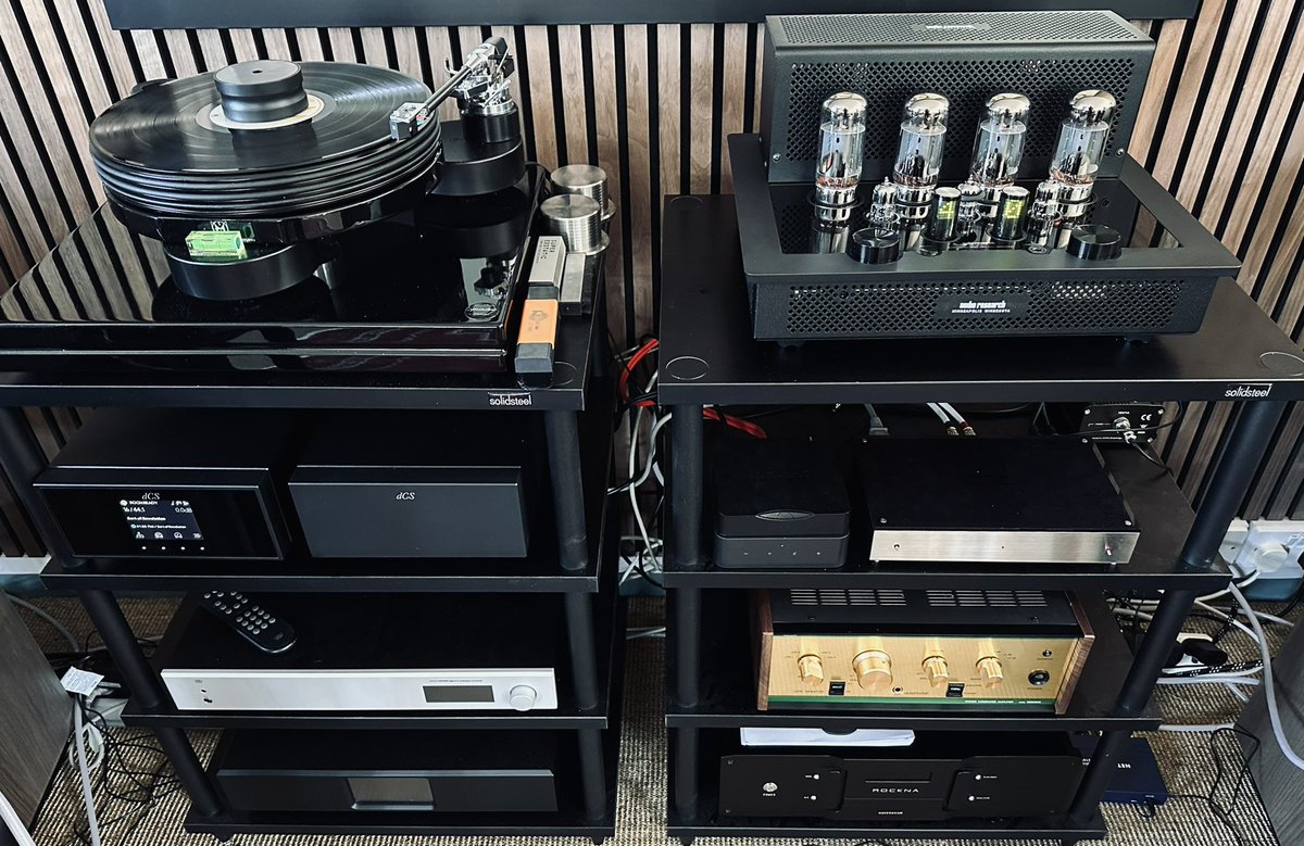 Midlandaudiox's tweet photo. Extraordinary combination @dcsonlythemusic #linadac #linaclock @audioresearch #i50 @harbethaudioltd #p3esr40thaniversary #tontraegeraudio stands @vertere_acoustics cables @midlandaudiox #belbroughton #worcestershire https://t.co/9b3zoeEkO8
