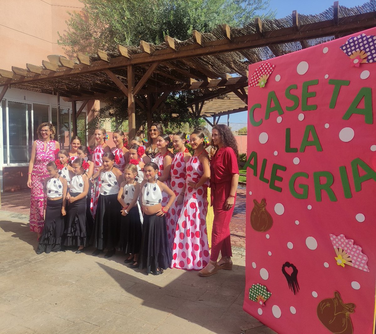 CpspmM's tweet photo. Inauguración de la Feria y la caseta: "La Alegría de los Mayores". 👏👏💃💃 https://t.co/5e3thlbNwT