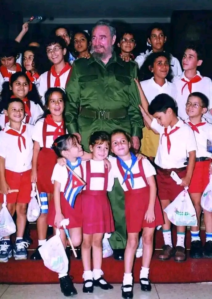 A estudiar y a ser mejores cada día. La Revolución Cubana confía en ustedes: los pinos nuevos💪🇨🇺.

#NuevoCursoEscolar 
#CubaViveEnSuHistoria 
<a href="/AntillaGran/">꧁🇨🇺Gran Antilla ꧂</a> 
<a href="/CubaMined/">MINED</a> 
<a href="/SuselyMorfaG/">Susely Morfa González</a> 
<a href="/mariofsabines/">Mario Sabines Lorenzo</a>