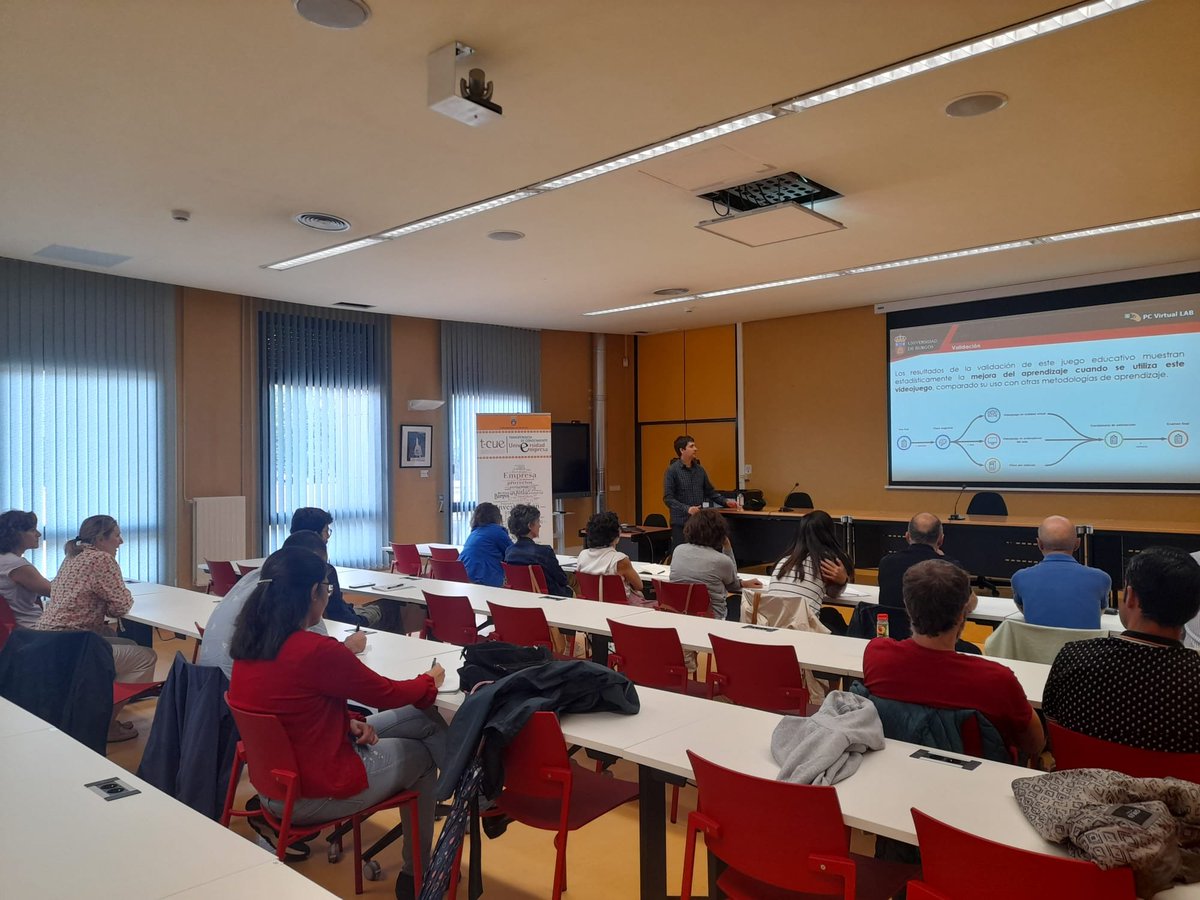 UBUinvestiga's tweet photo. Presentación a los centros formadores de CyL de la herramienta en realidad virtual para el montaje y desmontaje de un PC de la mano del investigador David Checa Cruz, creador de esta herramienta #TCUE https://t.co/M7dC2minOb