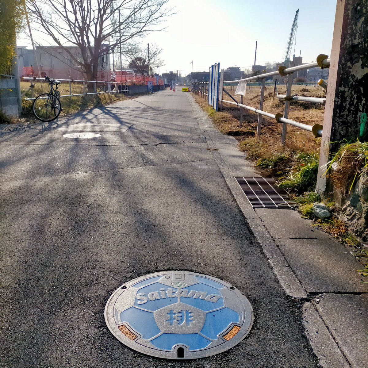 【Manhole Cover with a Soccer Ball Picture Ⅱ】
City: Saitama, Japan
Photo by Takashi Honda (January 2023)
［Artwork No. 572］
#PublicArt #StreetArt #PAbyTH #Graffiti #Mural

《E-book: Public Art》
amazon.com/dp/B0C6B5VBVD