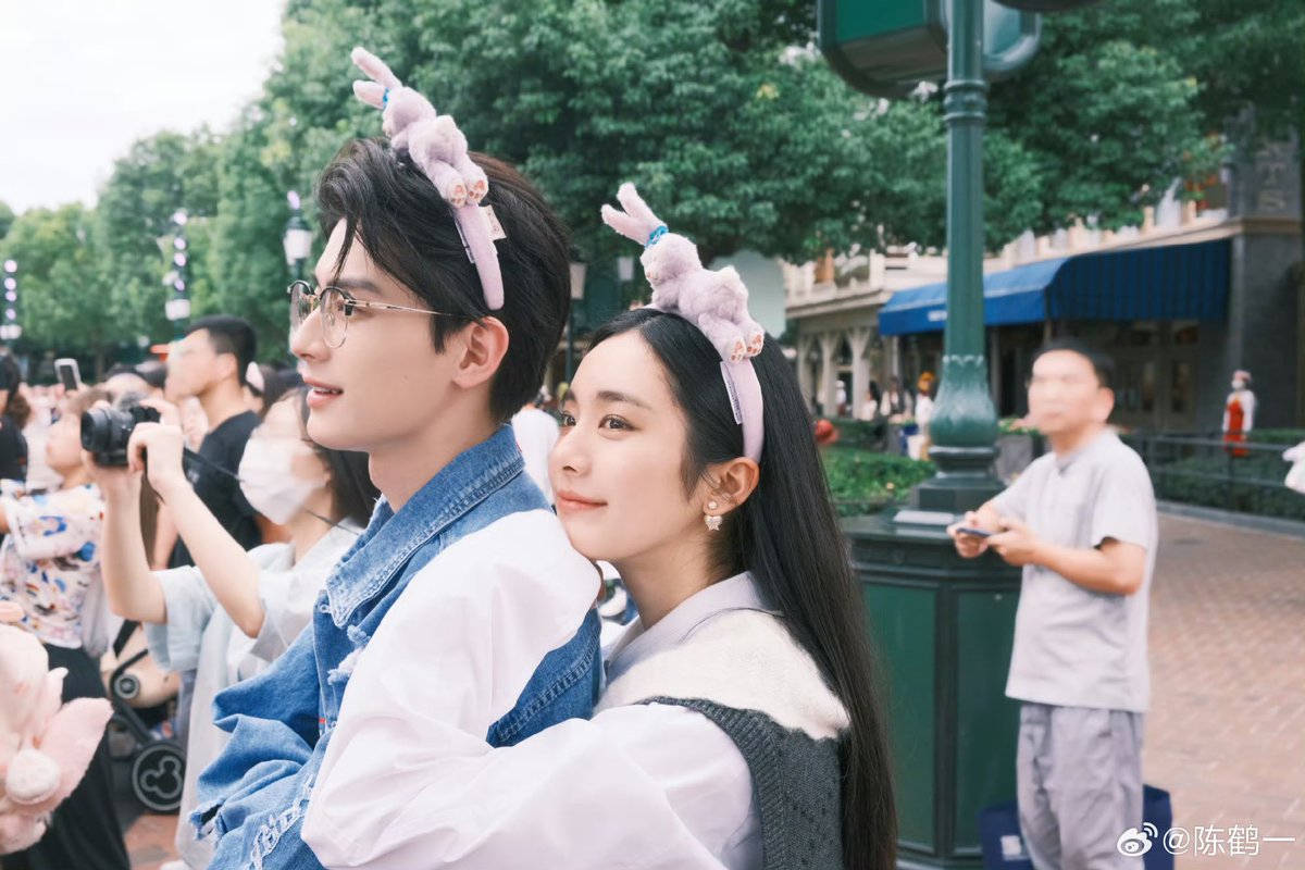 #fanshiran: together with lawyer fu in the happiest place in the world ～🎠🎀🧸

#chenheyi: had a fun time playing with gu xia lil friend in disneyland

#youaredesire