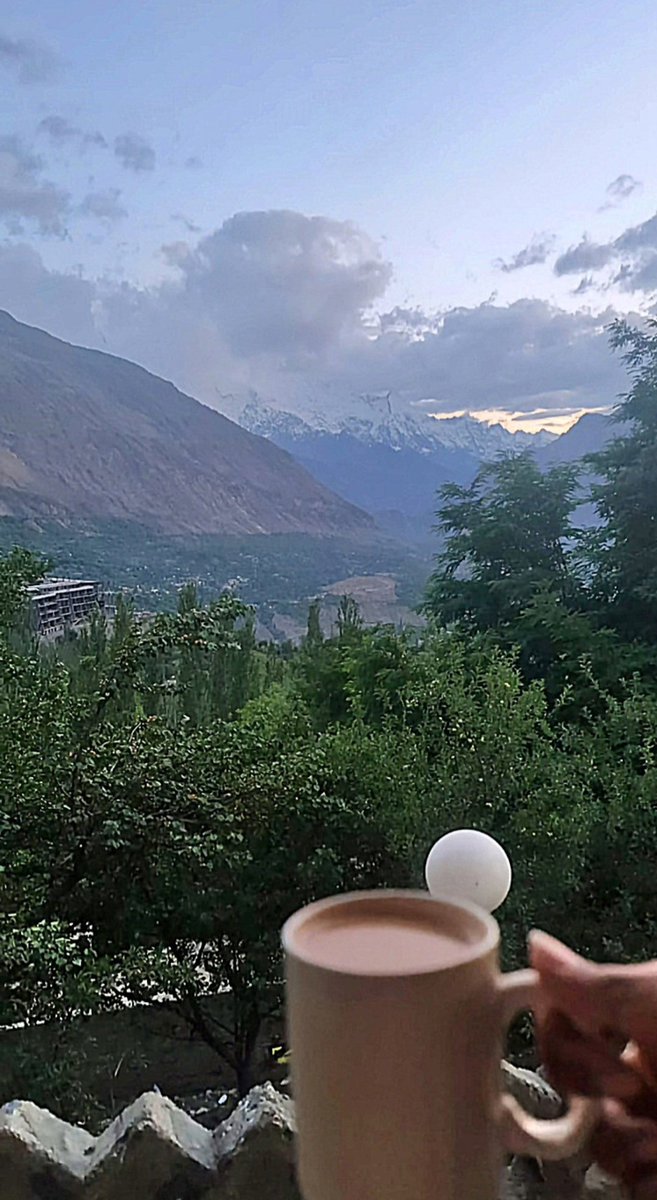 hafsakamran2's tweet photo. Best morning View... ☕🗻
#hunza_valley #GilgitBaltistan https://t.co/hP3EbXjTcC