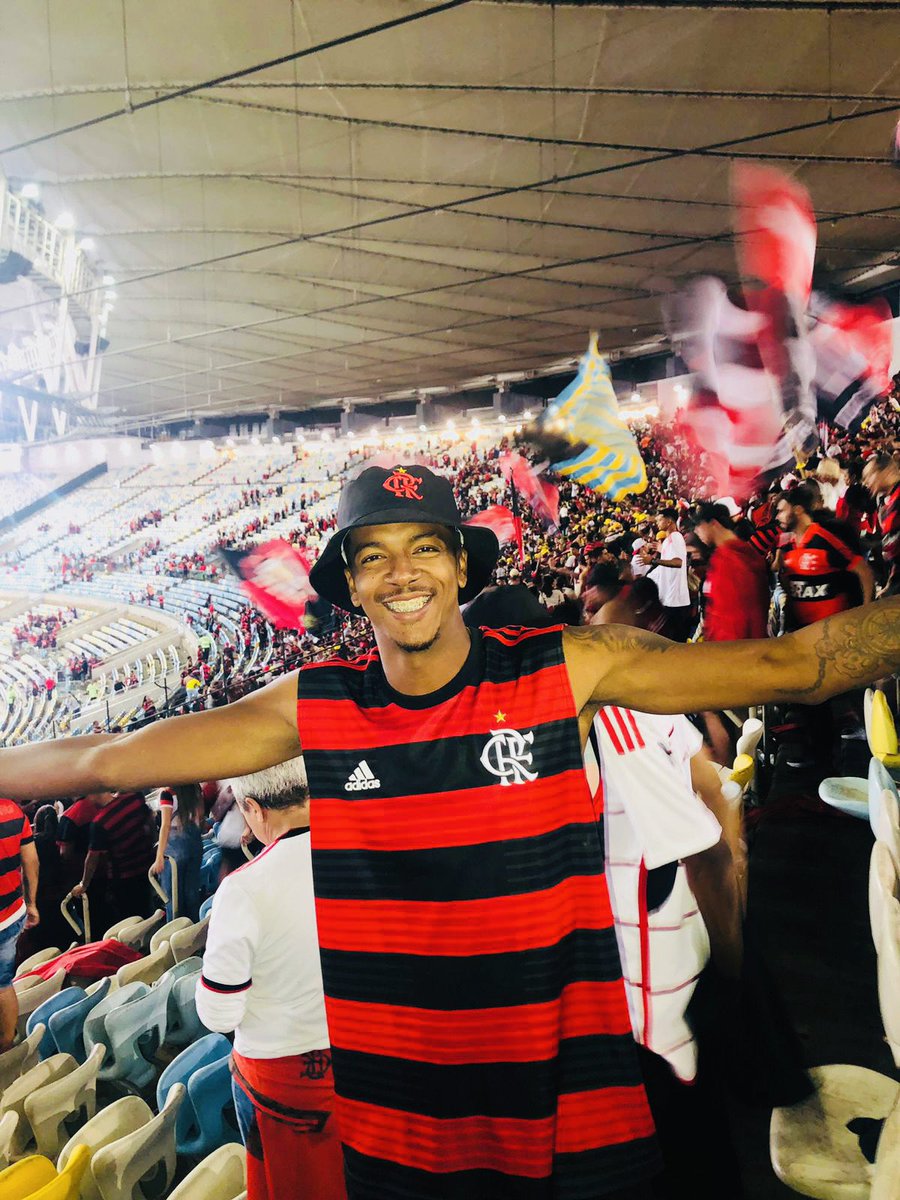 LucasTavarestct's tweet photo. Quero agradecer primeiramente a Deus por mas um ano de vida, sou grato pelas bênçãos condidas, pela saúde paz e prosperidade, parabéns pra mim ..🥳🥳🤞🏽🔥 https://t.co/OT1R60DQmw