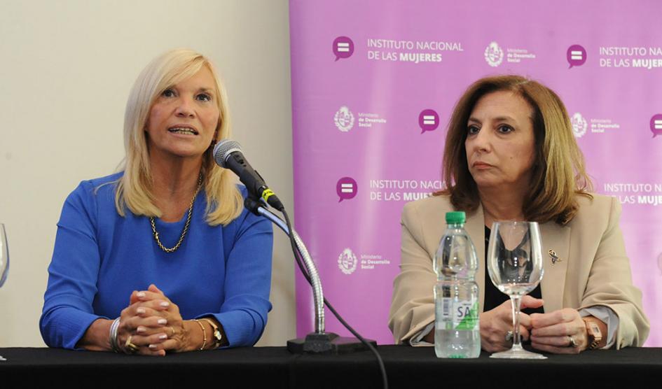 Dicen buscar la igualdad entre el hombre y la mujer.
Existe el Instituto Nacional de ls Mujer, pero no se dieron cuenta que no existe el Instituto Nacional de Hombre, de que igualdad hablan???👇👇👇👇