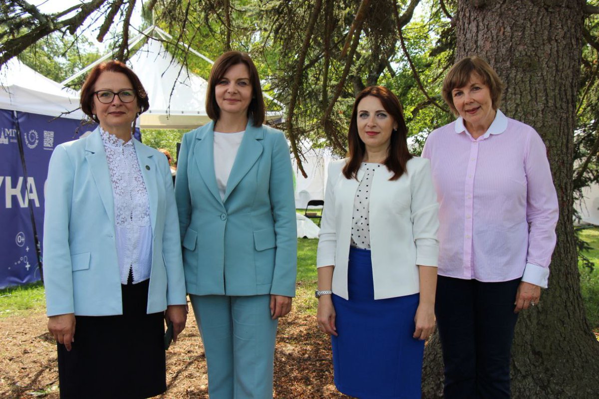 SCST_RB's tweet photo. Татьяна Столярова приняла участие в мероприятиях Фестиваля науки

#ГКНТ #Беларусь #навука #наука #техника #тэхніка #Belarus #SCST #ДКНТ

Больше информации – в нашем Telegram-канале:
https://t.co/V0dzyTu1Tc

https://t.co/QargyAZYlO https://t.co/YJs7cIwaVT