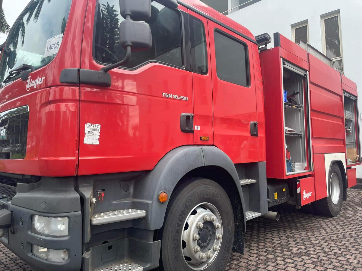 bobbyemmanuel2's tweet image. Rivers state Governor, His Excellency @SimFubaraKSC GSSRS, donates fire fighting truck to Federal Airport Authority of Nigeria.

#HeadiesAward2023 
#workingSim