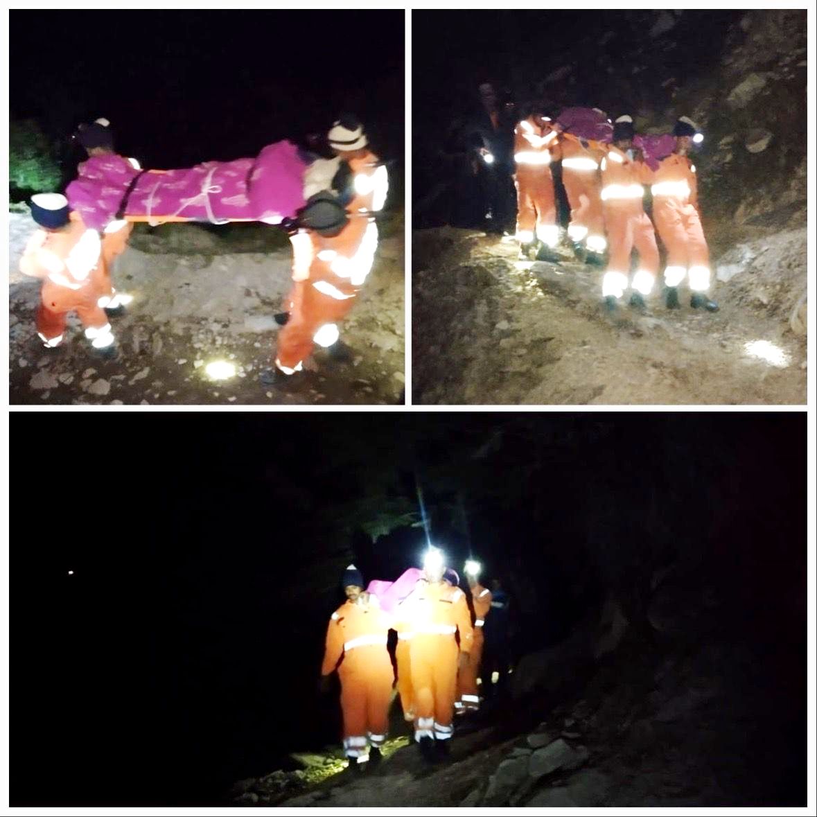 14NDRF's tweet image. #14NDRF #Manimahesh Yatra.
One lady suffered from Loose motion, shortness of breathing &amp;amp; low BP at Dhanchho. Pre-hospital treatment to her &amp;amp; shifted on a stretcher from Dhanchho to Hadsar (appx 06Km) &amp;amp; handed over to the Ambulance for further treatment at Civil Hosp. Bharmaur.