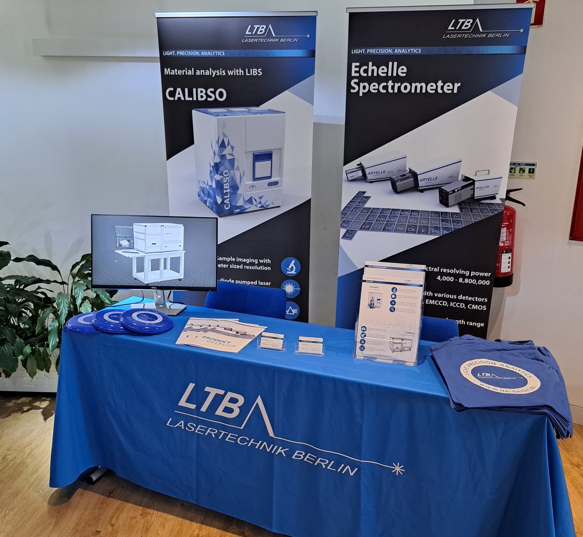 LTB_Laser's tweet photo. #EMSLIBS ’23 by @INESCTEC in #Porto has started. Great first impressions of the location and it is great to see the high number of attendees. Don’t miss our colleague V.Merk talking about #Raman and #LIBS for #analysis of #Lithium #batteries.
#laser #spectroscopy #Portugal https://t.co/SD3YwcdKnj