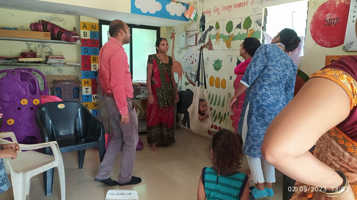 આજ રોજ વડોદરા મહાનગર પાલિકા આઇસીડીએસ સંચાલિત ઘટક ૦૧ ની આંગણવાડી કેન્દ્ર સવાદ ૦૪ ની મુલાકાત દરમિયાન સીડીપીઓ શ્રી દ્વારા બાળકોના વજનની ક્રોસ ચકાસણી કરવામાં આવેલ.