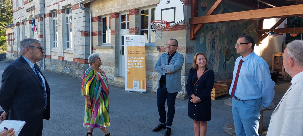 Villardsdheria's tweet photo. Rentrée scolaire : honneur d'accueillir le Préfet du Jura et le DASEN, à l'école de Villards-d'Héria qui a bénéficié de financements du Conseil National de la Refondation dans le cadre du projet Notre École Faisons-La Ensemble. @GabrielAttal @FaureDominique https://t.co/ZbQCq3CFCg