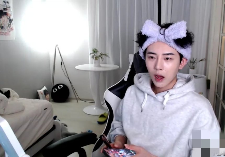 PyAePyA99803450's tweet photo. https://t.co/gxltm837jJ baby's #twitch Live 😍 #junghyun #hisman #beoming #gay #LGBT #정현 #남의연애 https://t.co/GWatYZ4QRM