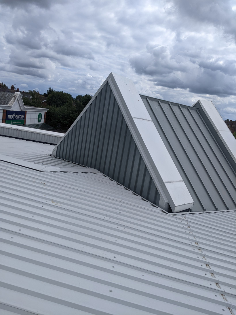 CladdingCoating's tweet photo. Here’s an example of a roof requiring extensive refurbishment. One we completed recently on a retail park at Canterbury. Read more >>

https://t.co/km9nLQY3il

#roofcoating #claddingcoating #cutedgecorrosion #shopfrontspraying https://t.co/vp8P3bbTFk