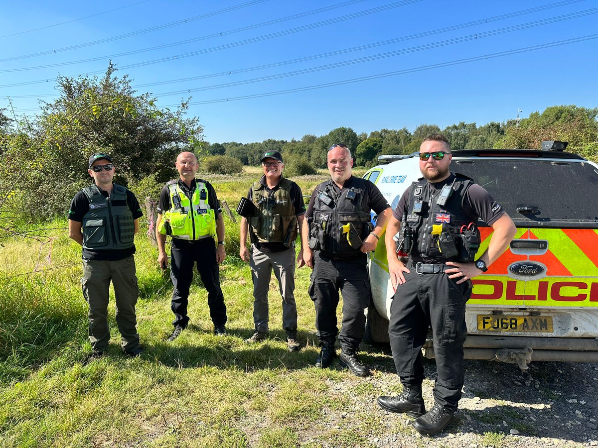 The @ruralcrimeteam work tirelessly with partners responding to rural crime throughout the county. Today the team met up with officers from the @environmentagency and @KillamarshEckingtonSNT  to tackle crime on our waterways.