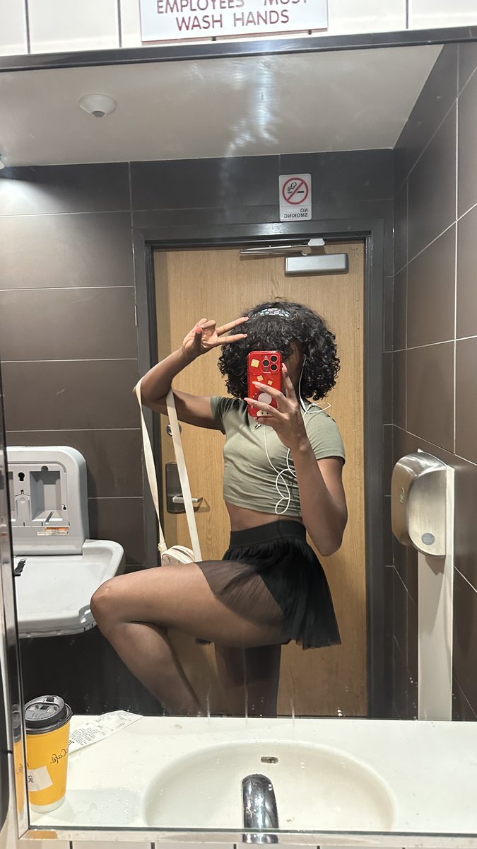 Vannialll's tweet photo. Is this skirt short enough?

https://t.co/Pm0JPrPS60

It might look even better on the floor 😋 https://t.co/GdJsJIzblj