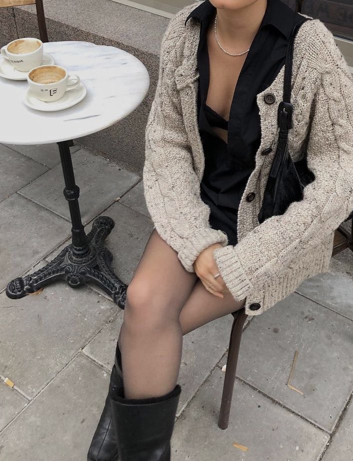 pradavante's tweet photo. happy monday 🖤 https://t.co/8WXObyViDI