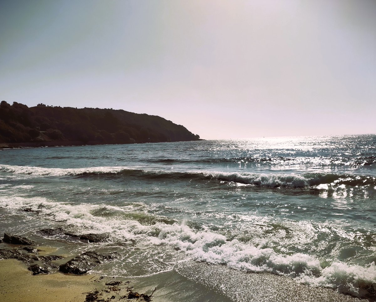 We've arrived in beautiful #Kernow for our latest FRESH writing retreat - a chance for our students to share their PhD experiences with peers, and to get some valuable writing time. They'll be based in @FalmouthHotel overlooking the sea and Penn Dinas castle in the distance.