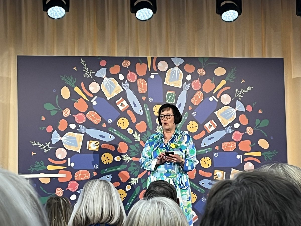 martanhuanpaa's tweet photo. Suomi on maailman pohjoisin maatalousmaa. Se on ykkönen ruokaturvaindeksissä. Ruokaketjuun sisältyy valtavasti osaamista, jota tarvitaan saadaksemme päivittäin maistuvaa ruokaa. Kiitos suomalaisesta ruuasta, avaa @SyvaniemiAM @HyvaaSuomesta 30-vuotisjuhlapäivän #ruokailoa https://t.co/yOPDcv2BQh