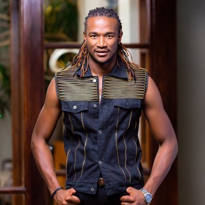 Retweet for the shoe or like for jah prayzah