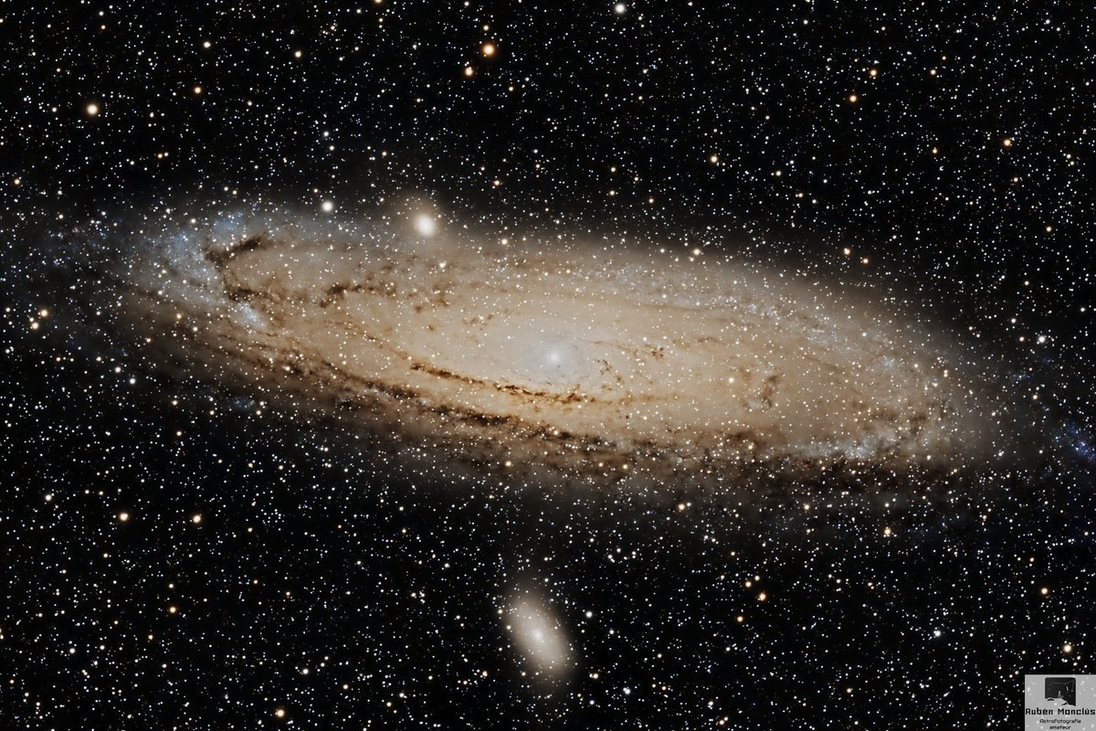 <a href="/El_Universo_Hoy/">El Universo Hoy 🧈</a> M31 o galaxia de Andrómeda. Composición HDR de las siguientes tomas hechas el día 19 de agosto cerca de Cardiel (Huesca):
- 27 tomas de 30 segundos.
- 18 tomas de 60 segundos.
- 16 tomas se 150 segundos.
- 14 tomas de 300 segundos.
- 10 tomas de 600 segundos.