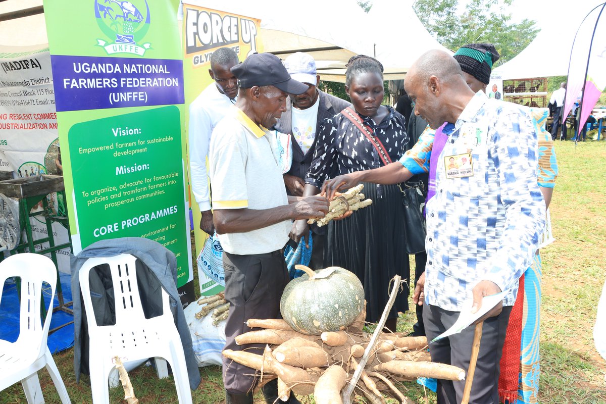 unffe's tweet photo. Have you eaten? Thank a farmer. @unffe @OPMUganda @MAAIF_Uganda driving the message on how to increase food, nutrition, and income security through the Kuzukusa Campaign in Greater Luwero.
@narouganda
@OWC_ug
@FrankTumwebazek
@FredBwino
@USAmbUganda
@SolidaridadECA https://t.co/BYvh1AwoH9