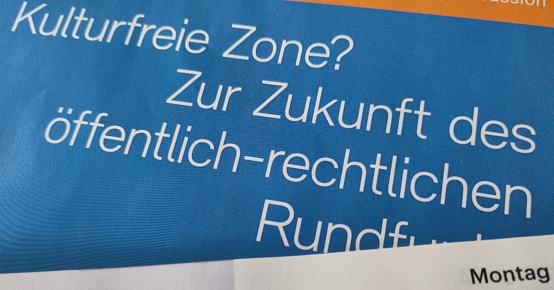 22. Akademie-Gespräch: Kulturfreie Zone? Zur Zukunft des öffentlich-rechtlichen Rundfunks 4.9., 19 Uhr, Pariser Platz 👉adk.de/de/programm/?w… In Kooperation mit dem @DKRKultur 📸 © Akademie der Künste @KaiGniffke @KathrinRoeggla @TabeaRoessner @VeielAndres @olaf_zimmermann