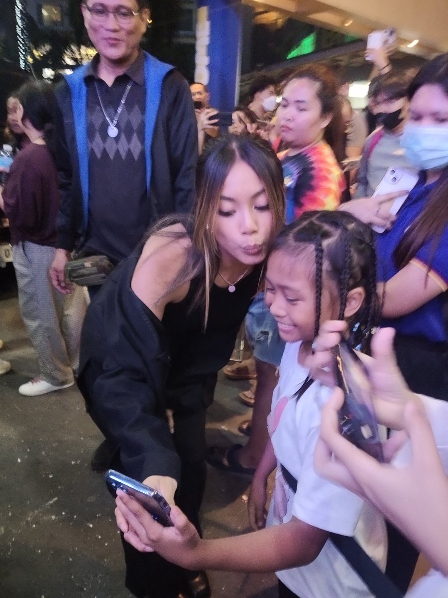 kayeaaah_'s tweet photo. Such a cutie. Giving everyone a chance. Love you! @ylona_garcia
#YlonaGarcia #YG #EntertainMe #DontGoChanging #WishBus1075 https://t.co/2MY7C3UU1S