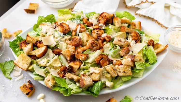 chefdehome's tweet photo. A Shrimp Caesar Salad featuring spicy blackened grilled shrimp, homemade garlicky croutons, and a delectable Caesar dressing. It's restaurant-quality, ready in 25 minutes at home!
#ShrimpCaesarSalad
🔗https://t.co/PNbkGiRXNs https://t.co/BAKxbuHDnp