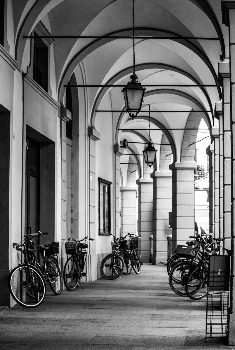 #exploremore #architectura #archinerds #architecture #lines #Perspective #Moderna #Monochrome #blackanwhite #blackandwhitephoto #blackandwhitephotography #bnw #bw #cityscape #urban #photograghy #photographer #architecturecompetitions #bicycle #lifestyle