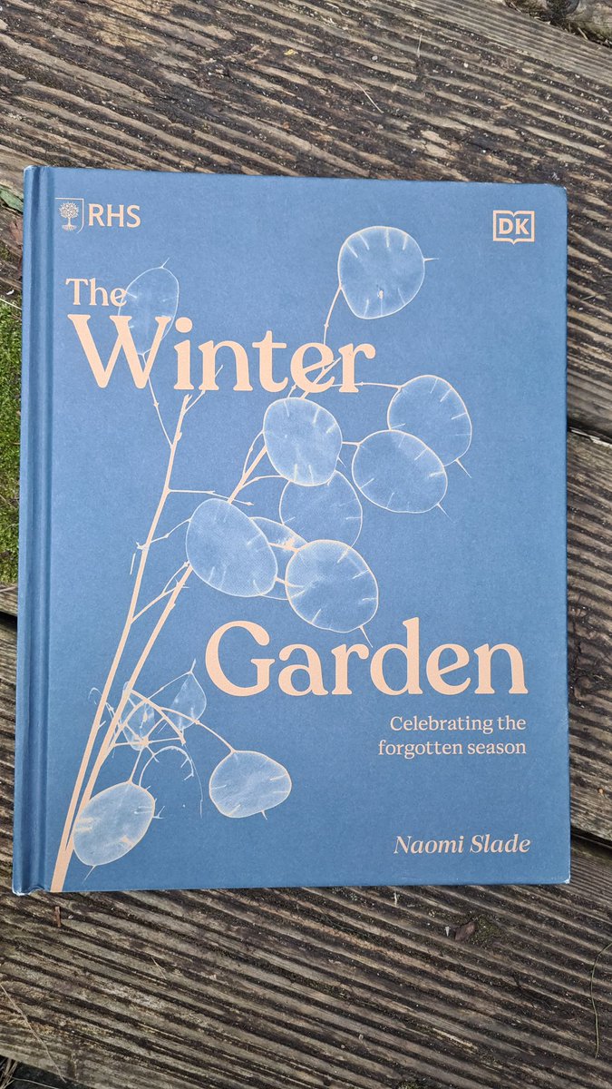 This is the week!! My long-awaited new book, RHS The Winter Garden is out on 7th September! I've been wanting to write this one for years... Available soon, from all the usual places! @The_RHS @dkbooks @GdnMediaGuild @GardenNewsmag
