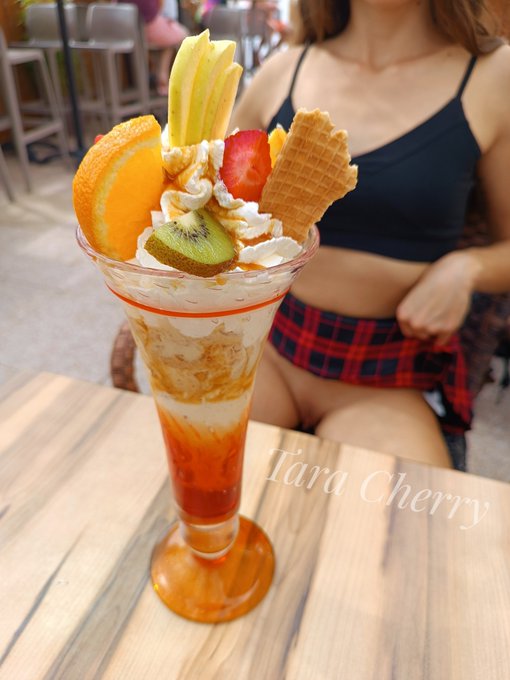 Et oui, j'adore quand elles sont bien grosses... 😋 #exhibition #hot #sexy #flashing #publicflashing #amatricefrancaise  https://t<a href="/tag/sexy"class="tags"><span>#sexy</span></a><a href="/tag/hot"class="tags"><span>#hot</span></a><a href="/tag/exhibition"class="tags"><span>#exhibition</span></a><a href="/tag/flashing"class="tags"><span>#flashing</span></a><a href="/tag/publicflashing"class="tags"><span>#publicflashing</span></a>