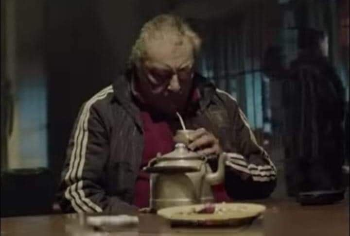 Yo con mi vida hecha un despelote, pero tranqui tomando mate:
