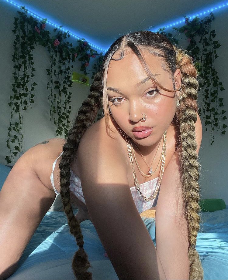 Princessgiwapz's tweet photo. Alone? 💦🍆🍆 https://t.co/WHepgwyhQb