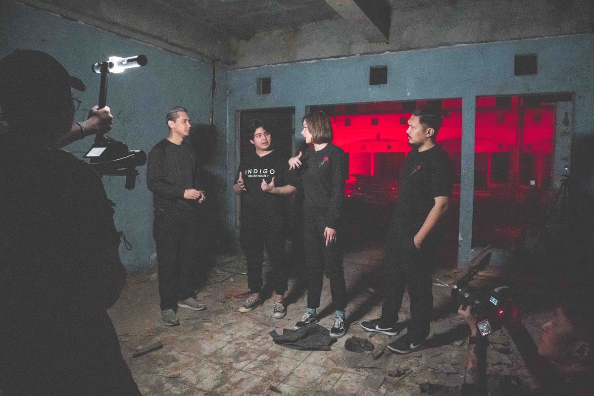 Ada yang udah nonton pengalaman pertama kalinya Aliando ikut penelusuran bareng Diary Misteri Sara? Kalau belum, tonton keseruannya di YouTube channelanya Sara Wijayanto sekarang juga ya!

#Indigo #FilmIndigo #HitmakerStudios