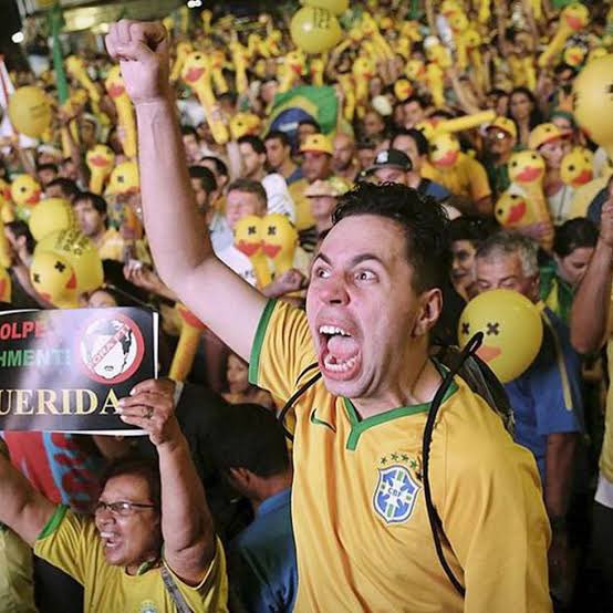 Do tempo em que os fascistas do Bolsonaro de hoje ainda eram os patinhos do Aécio Neves!

Gente vazia, suja, mau caráter, ruim, falso-moralista, nefasta!