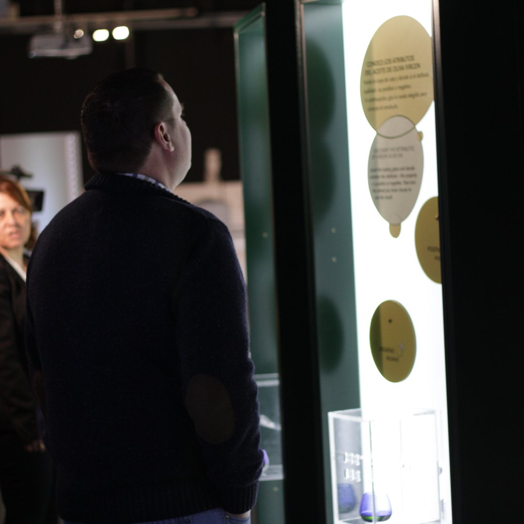 ¡Profesionales del mundo del Aceite de Oliva, esta es tu oportunidad de ser parte activa de Terra Oleum! 🌱🏛️ Colabora en la programación anual y disfruta de acceso gratuito, descuentos exclusivos, degustaciones y mucho más. ¡Únete a nuestra comunidad por solo 100 € al año!