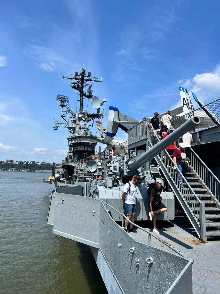AndyJuan0318's tweet photo. This is a sea, air and space museum and even has a submarine. The real deal of the only 4 surviving space shuttles, the Enterprise (which didn't go to space as a demonstrator), the Concorde, Tom Cruise's F-14, etc., are really worth checking out.
#New York, USA 🇺🇸 #Visit https://t.co/03Wcbul4G2